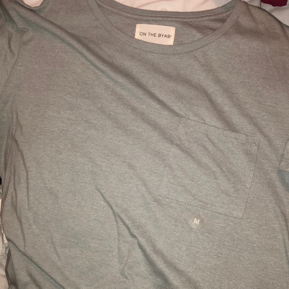 On the byas Pacsun round hem tee nwt sz m